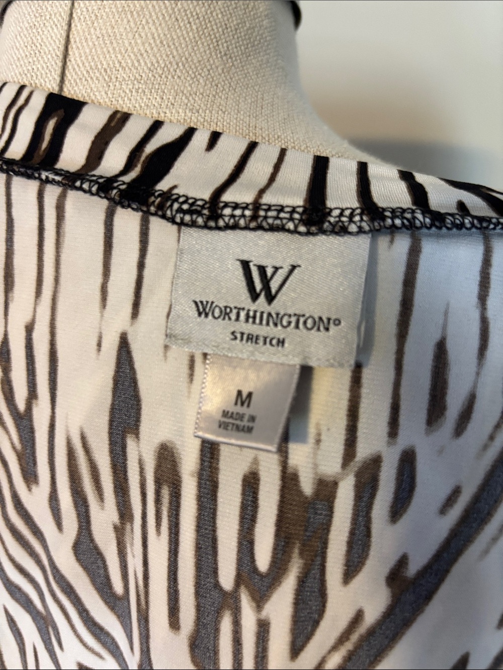 Worthington Black & White Short Sleeve Scoop Neck Top - Picture 3 of 4